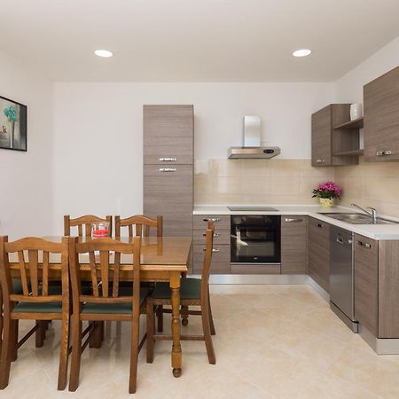 Sandy Beach Apartment Omiš Εξωτερικό φωτογραφία