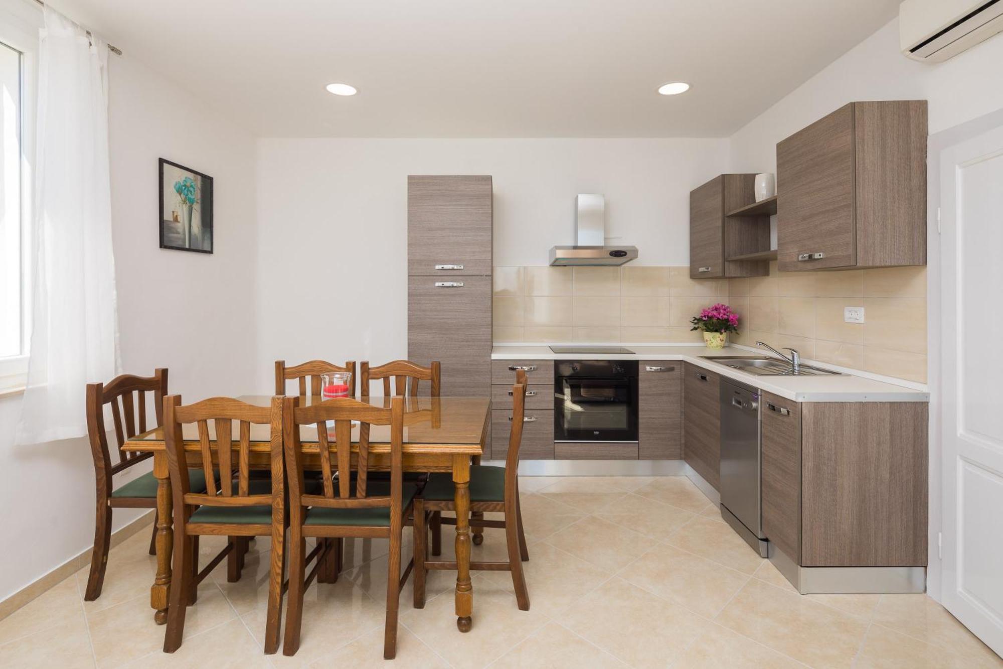 Sandy Beach Apartment Omiš Εξωτερικό φωτογραφία