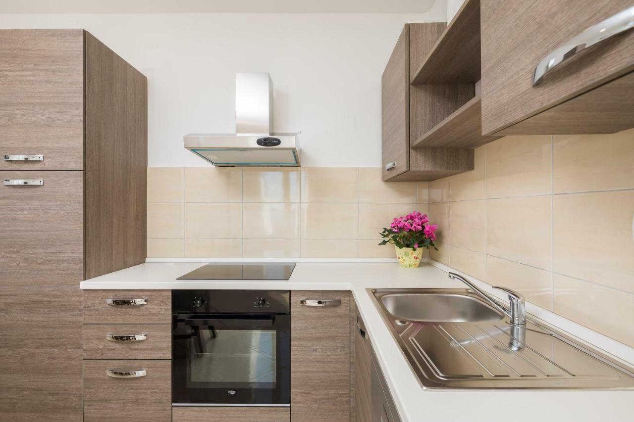 Sandy Beach Apartment Omiš Εξωτερικό φωτογραφία